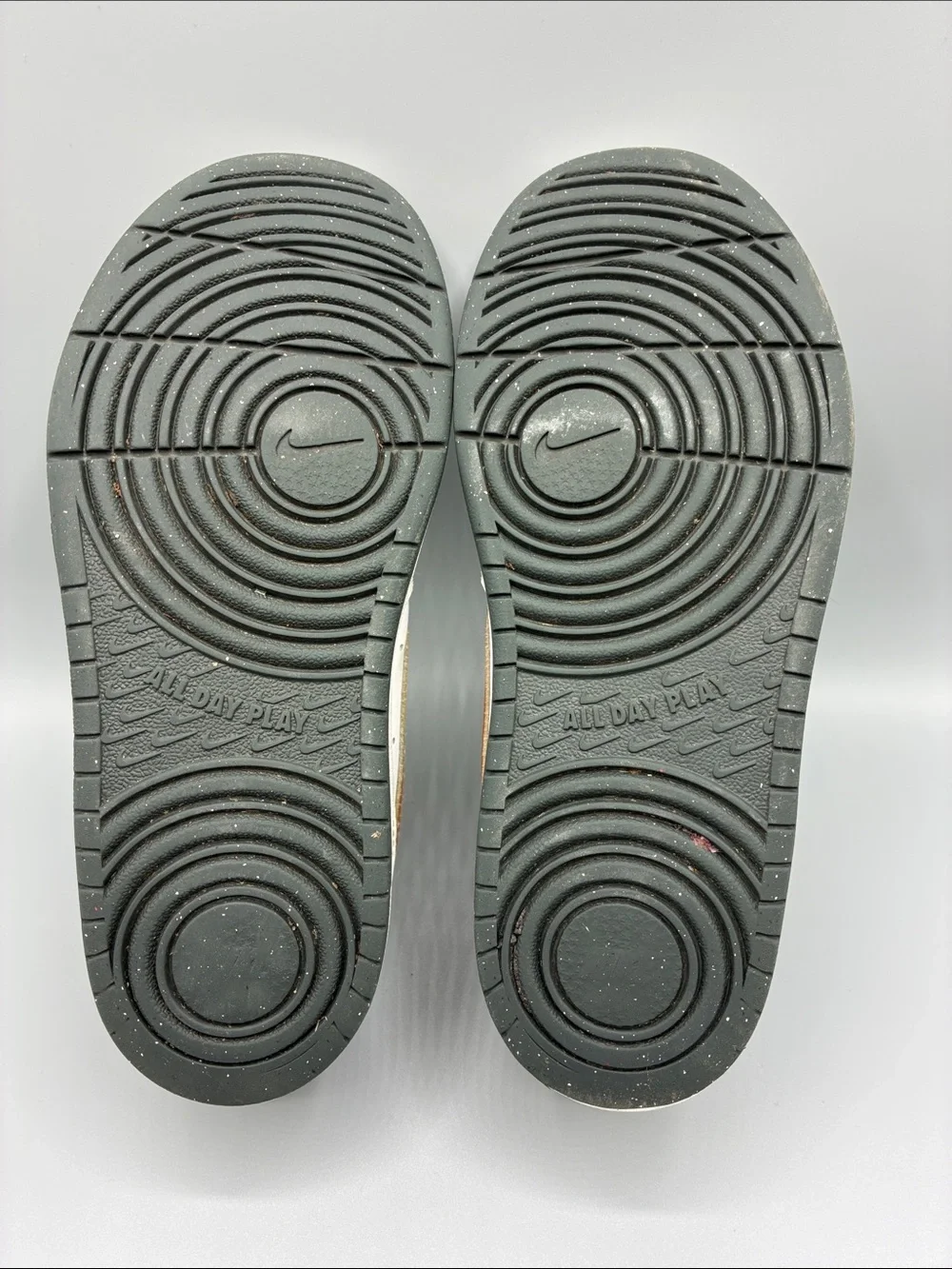 Nike court low